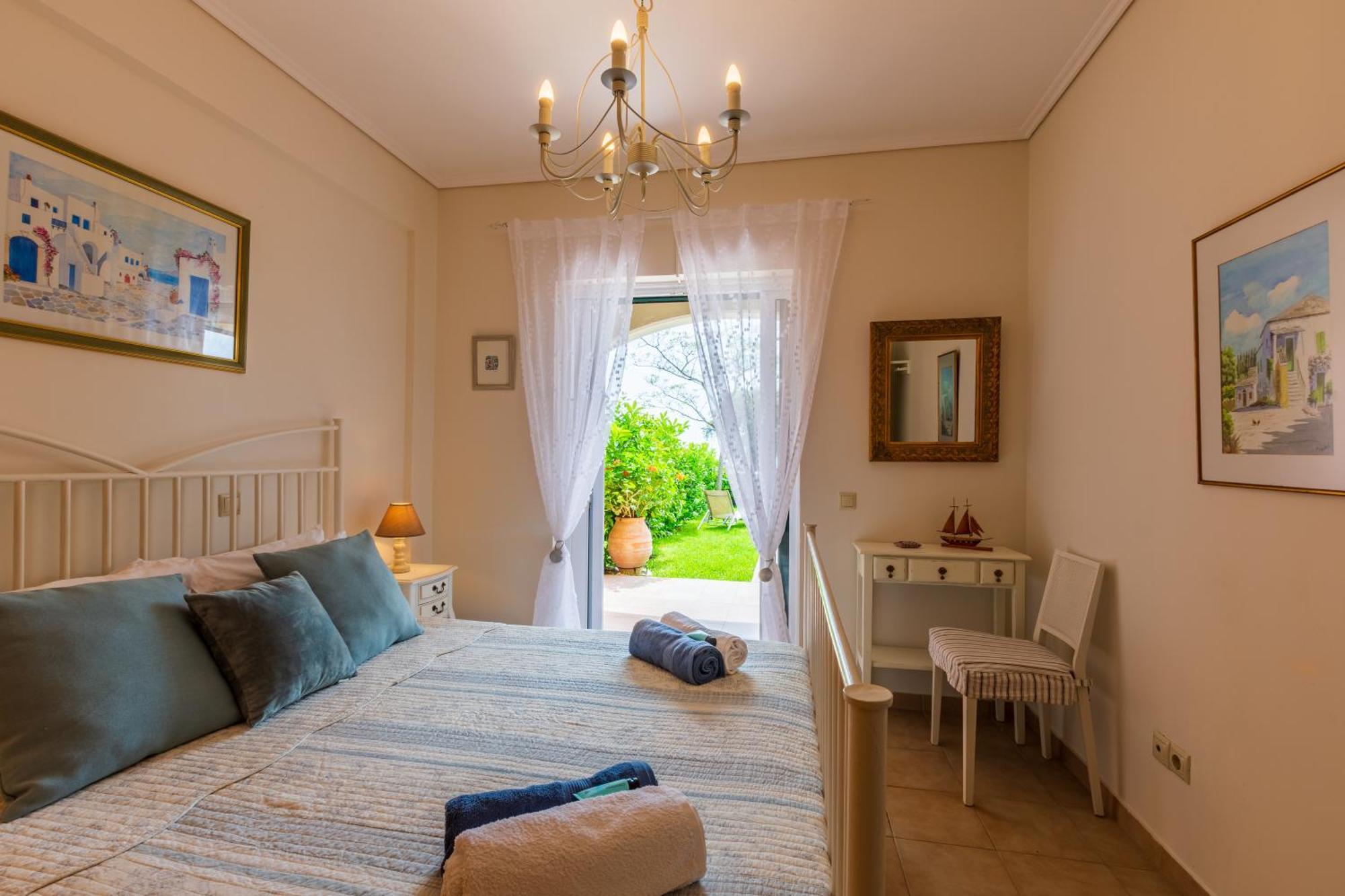 Barbati Seafront Luxury Suites Exterior foto