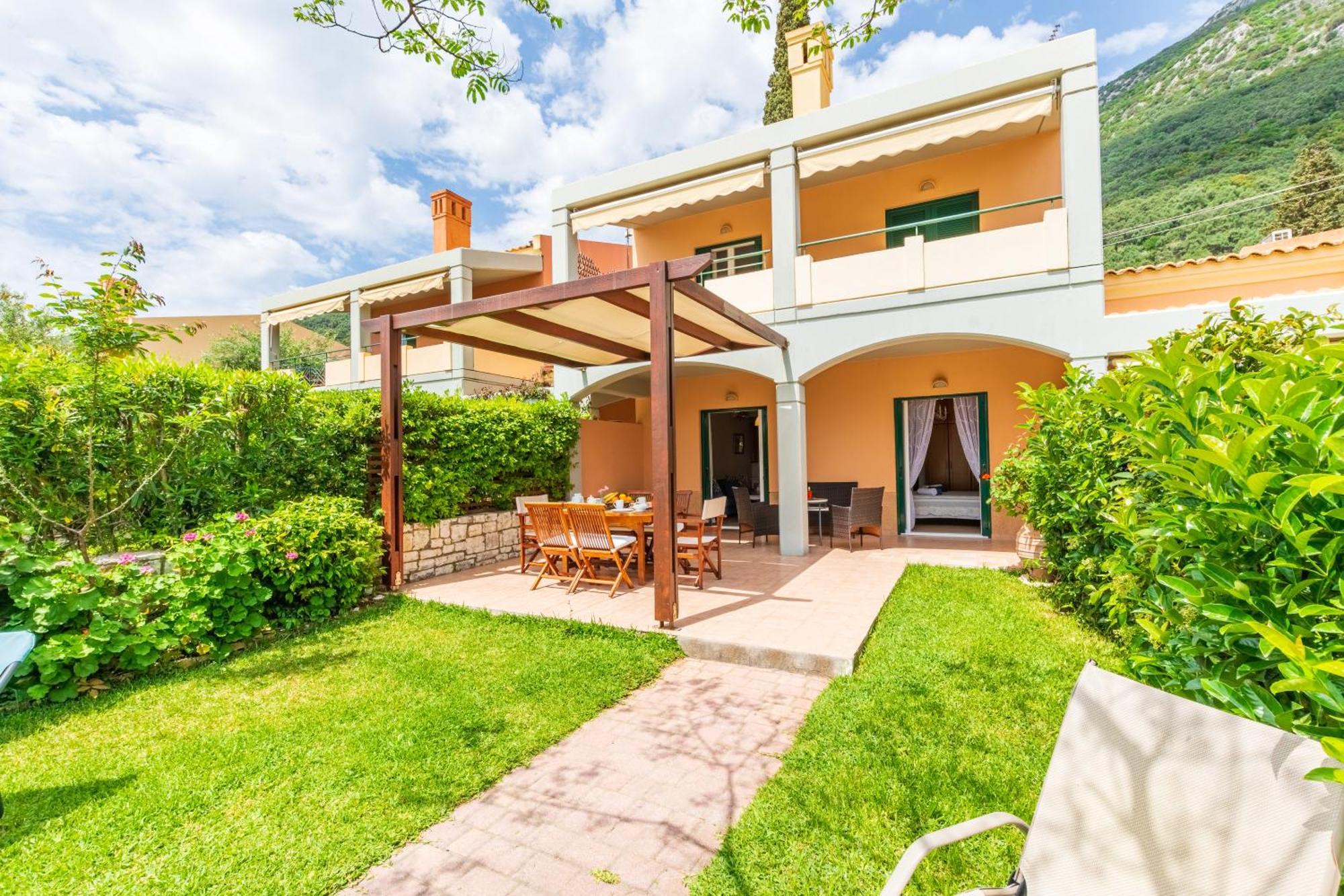 Barbati Seafront Luxury Suites Exterior foto